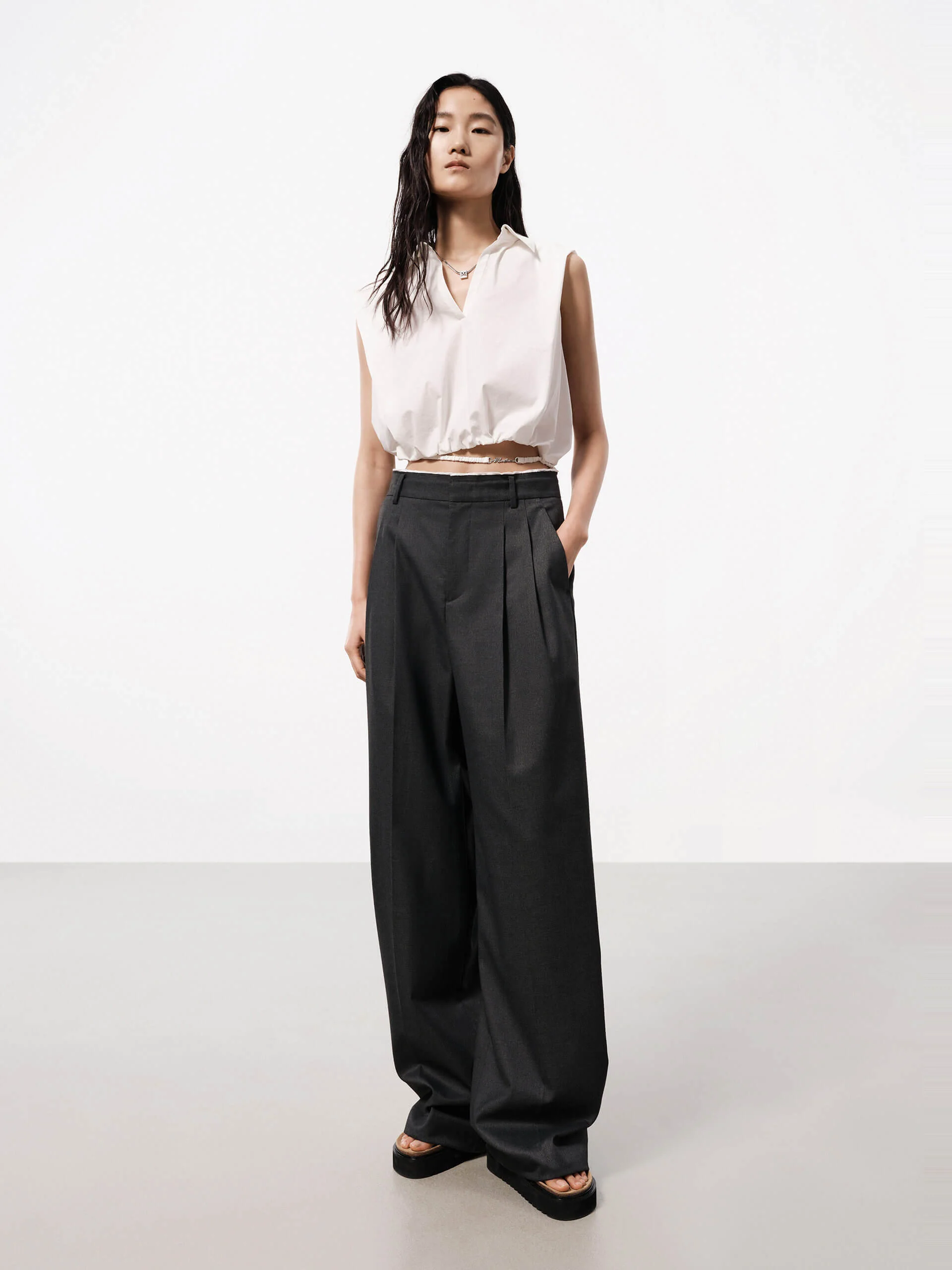 V-neck Cropped Top - Image 9