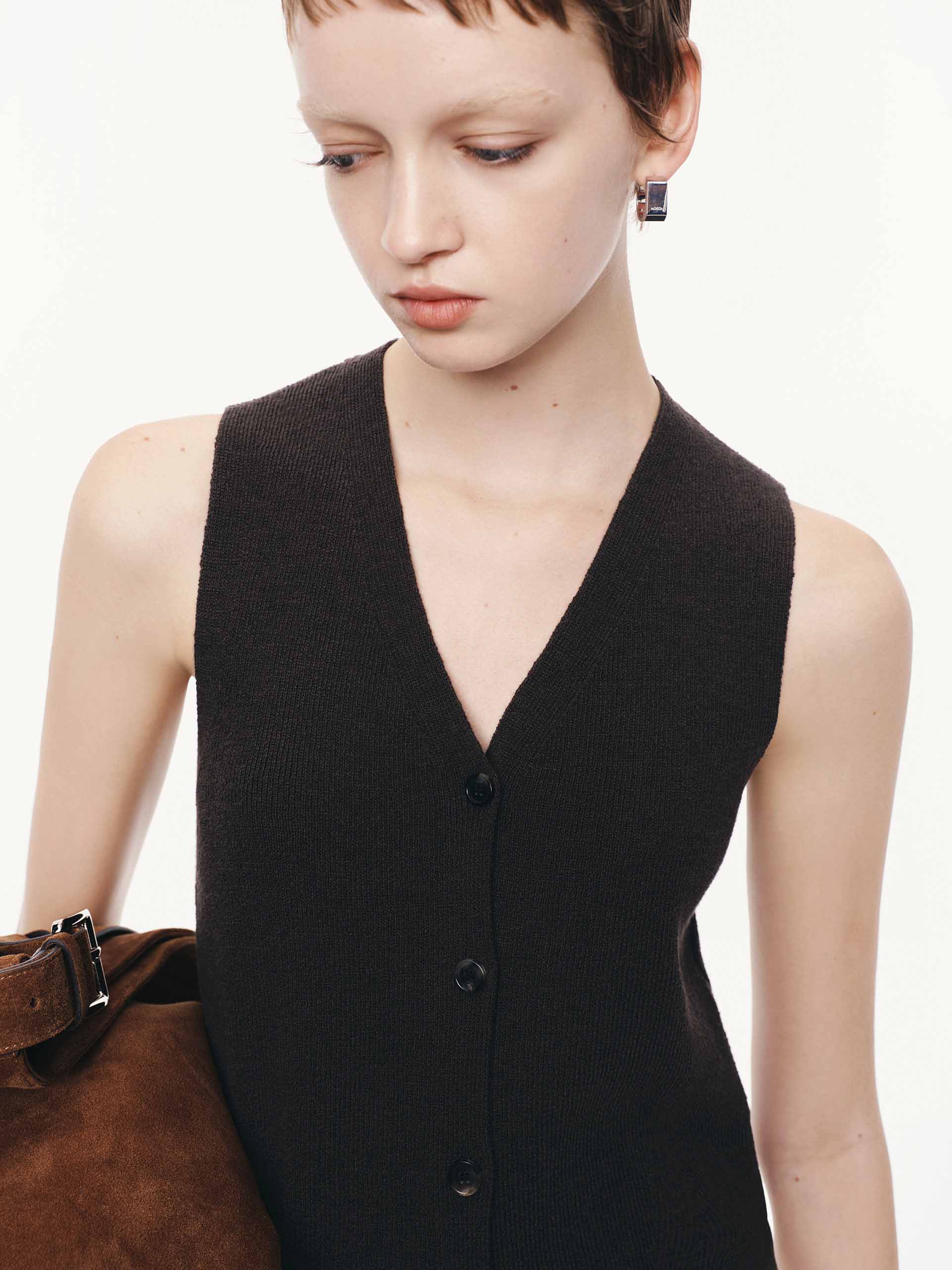 V-neck Fitted Wool Cardigan - Image 23