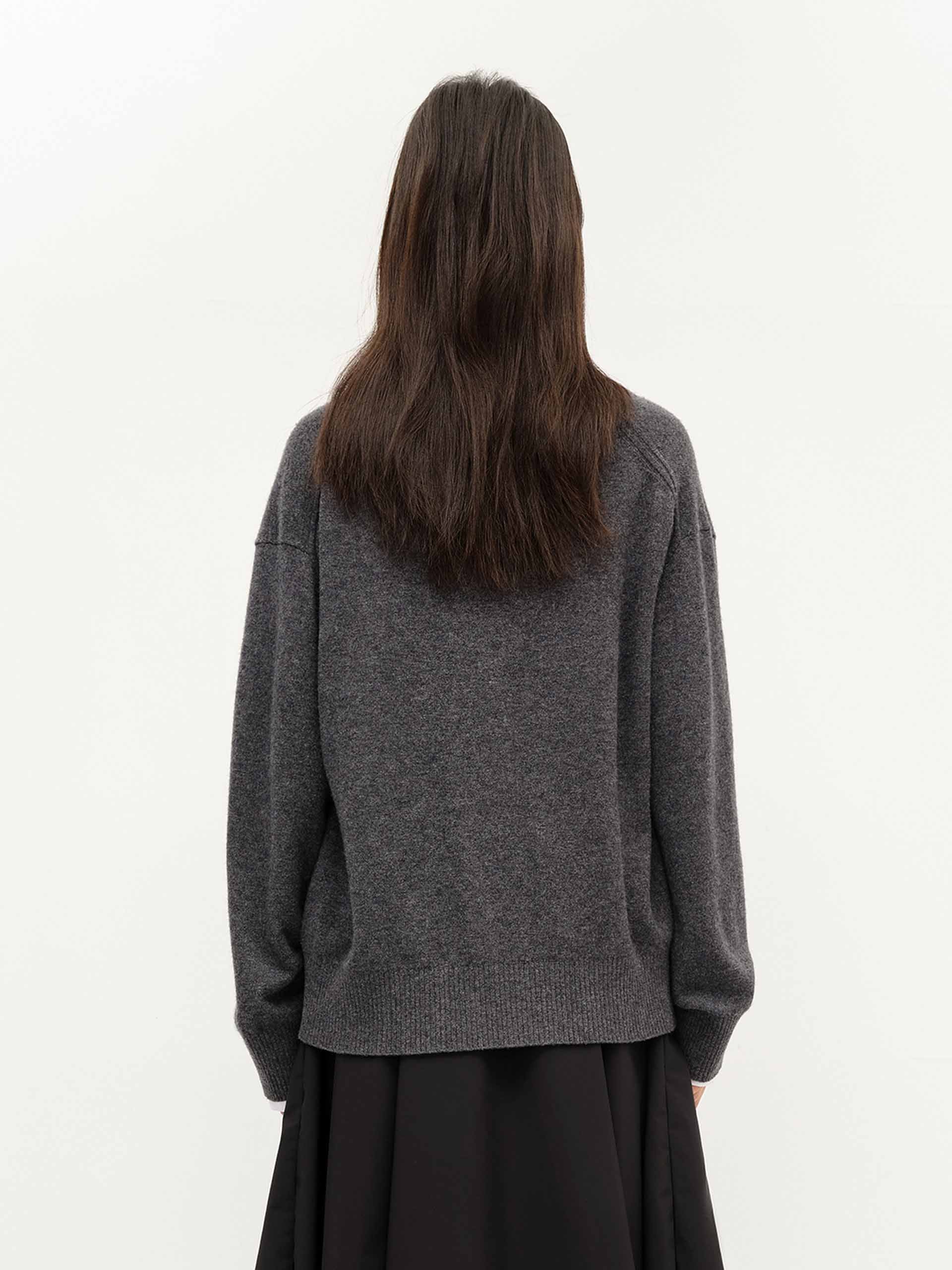 V-neck Loose Knit Sweater - Image 14
