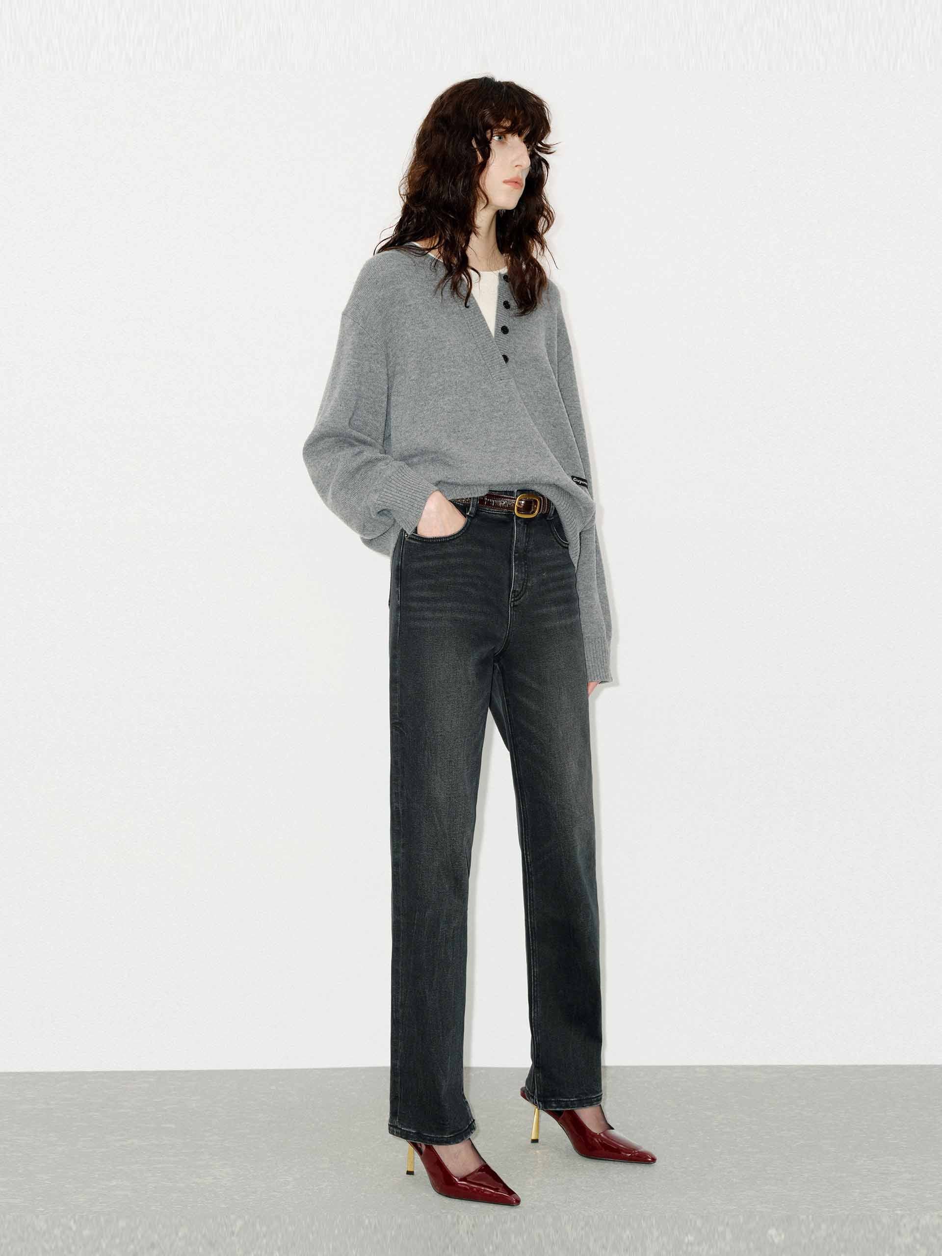 V-neck Loose Sweater - Image 9