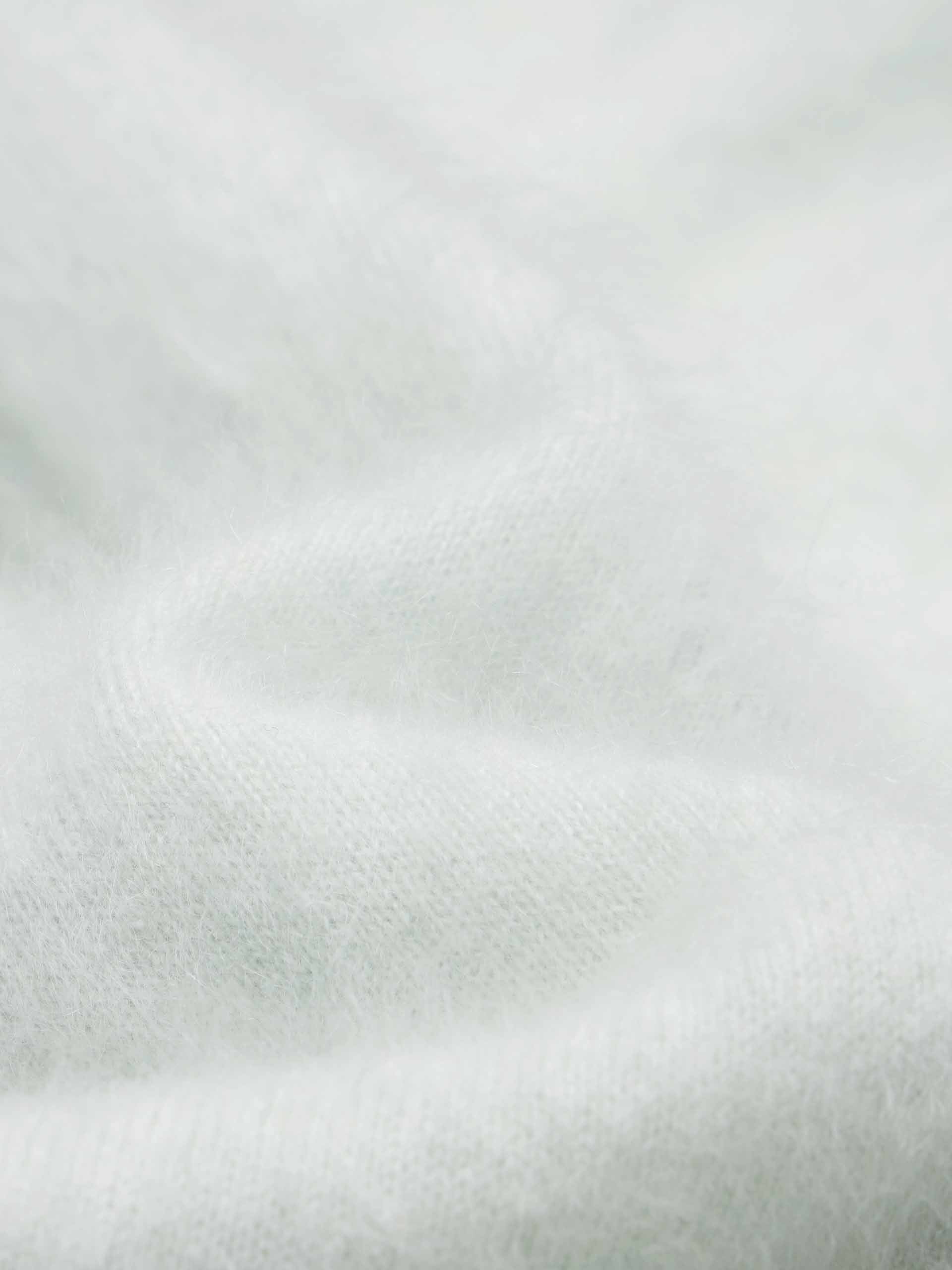 V-neck Mint Cashmere Sweater - Image 4