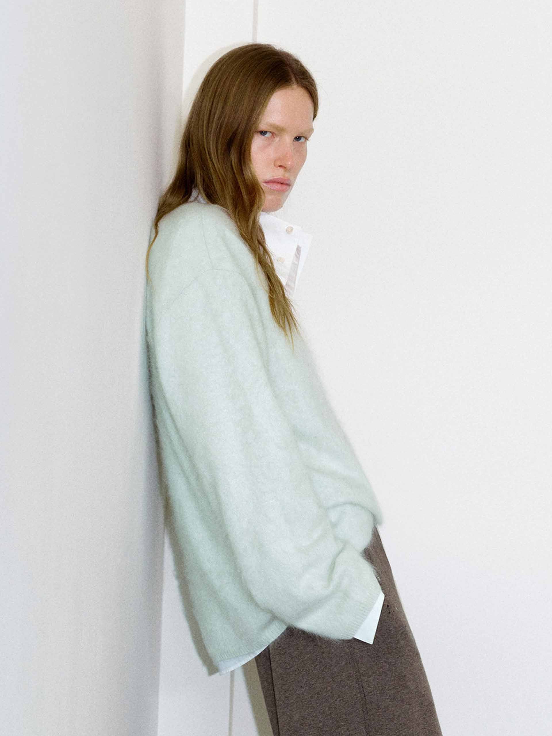 V-neck Mint Cashmere Sweater - Image 6