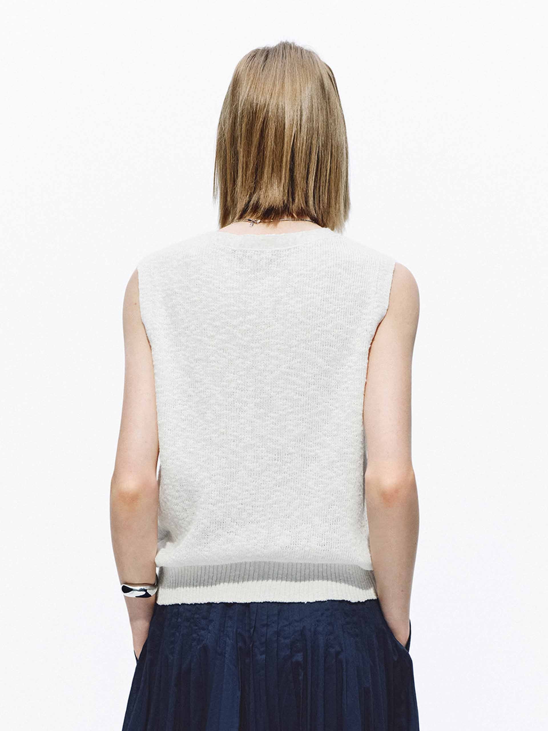 V-neck Sleeveless Knit Vest - Image 13