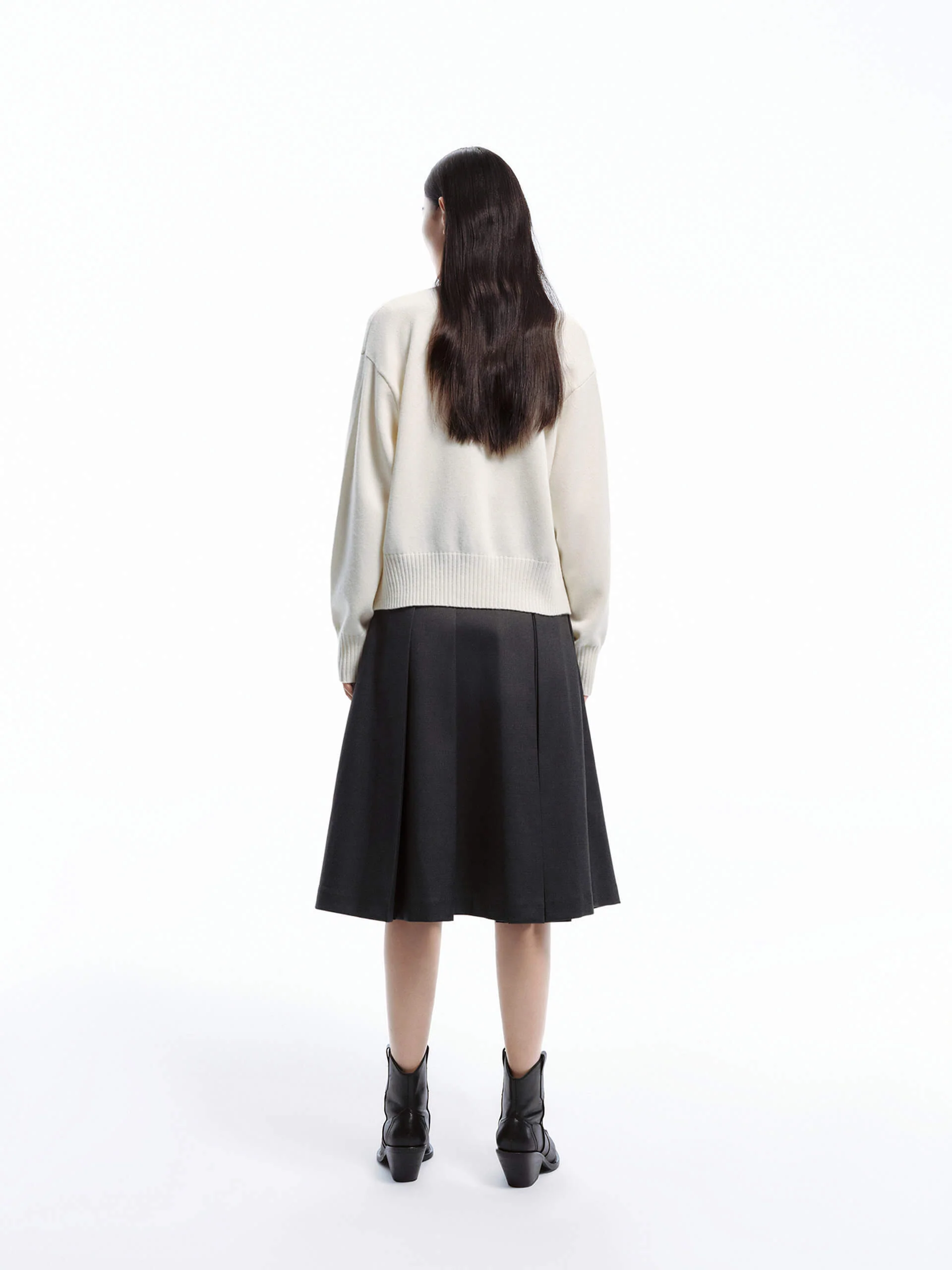 V-neck Wool Knit Cardigan - Image 23