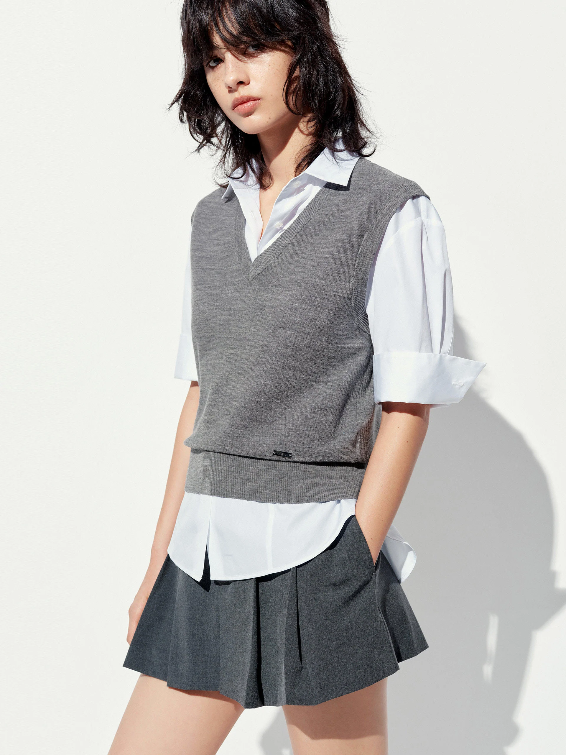 V-neck Wool Knit Vest - Image 6
