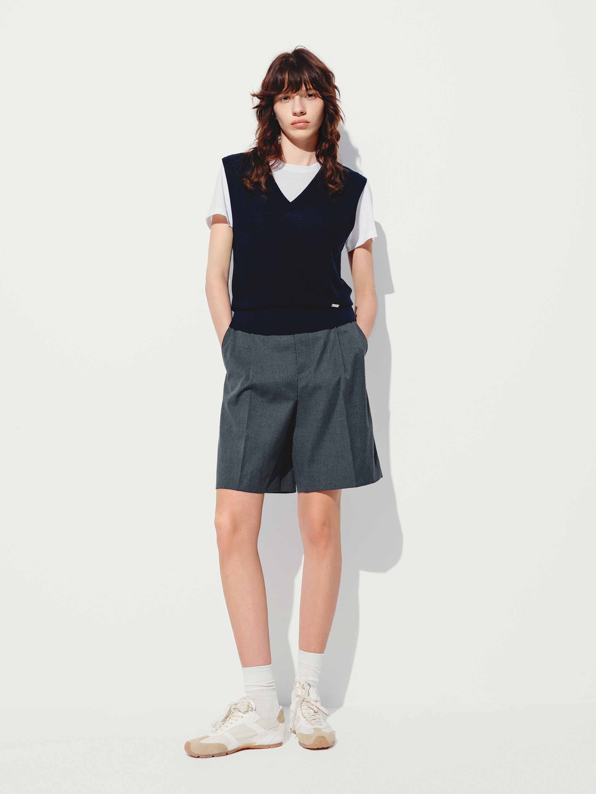V-neck Wool Knit Vest - Image 9